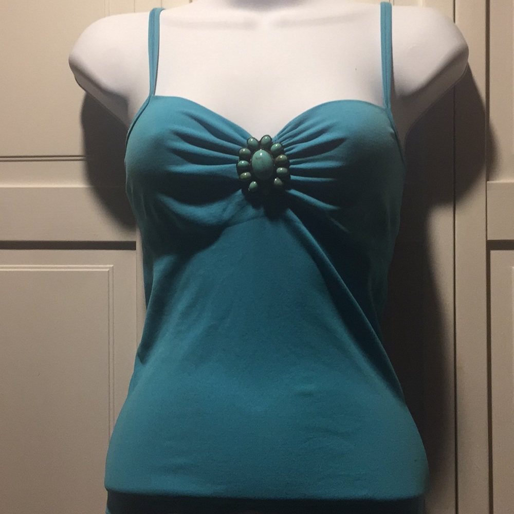Tank top w/ brooch
